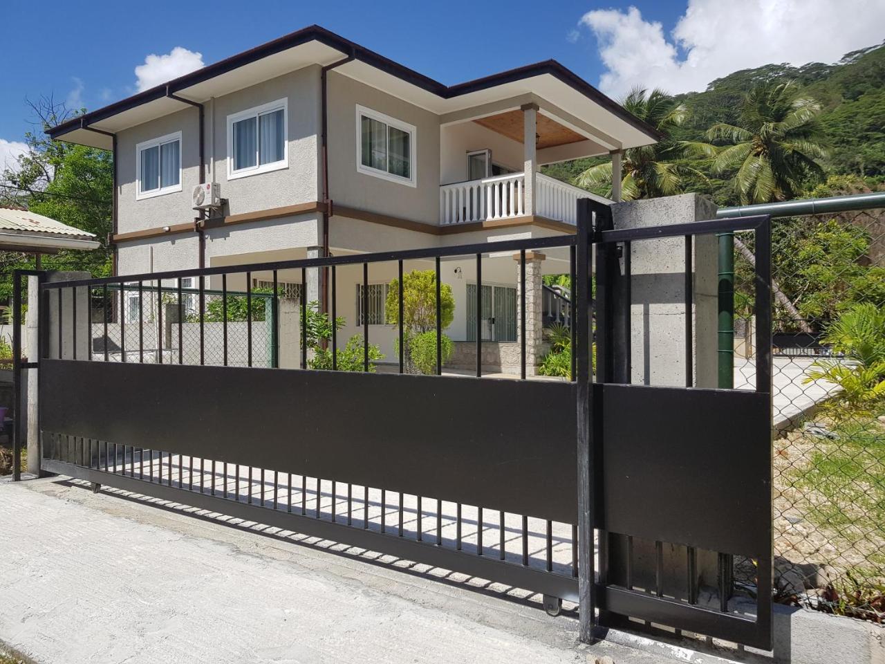 Апартаменты Chez Coco Pointe Au Sel